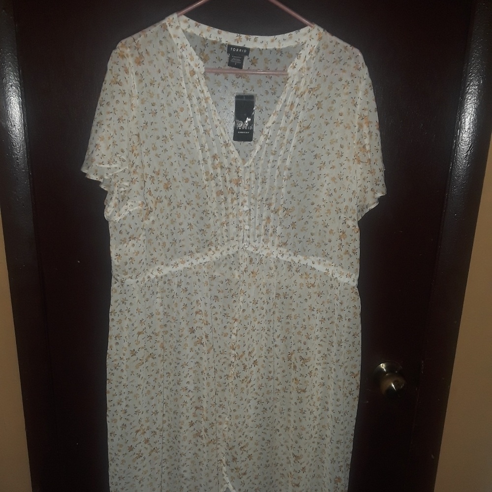 Torrid sz 2 sheer floral top nwt
